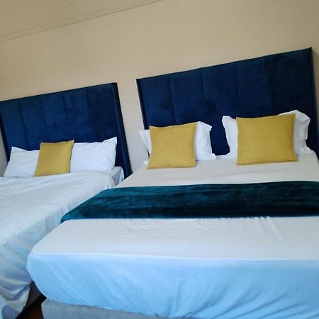 Triple S Hotel Белвил Екстериор снимка