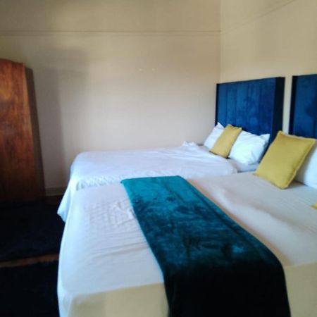 Triple S Hotel Белвил Екстериор снимка