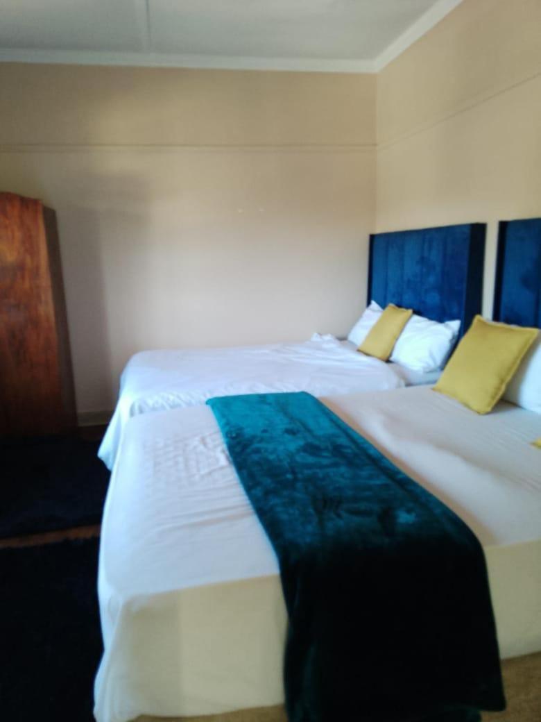 Triple S Hotel Белвил Екстериор снимка