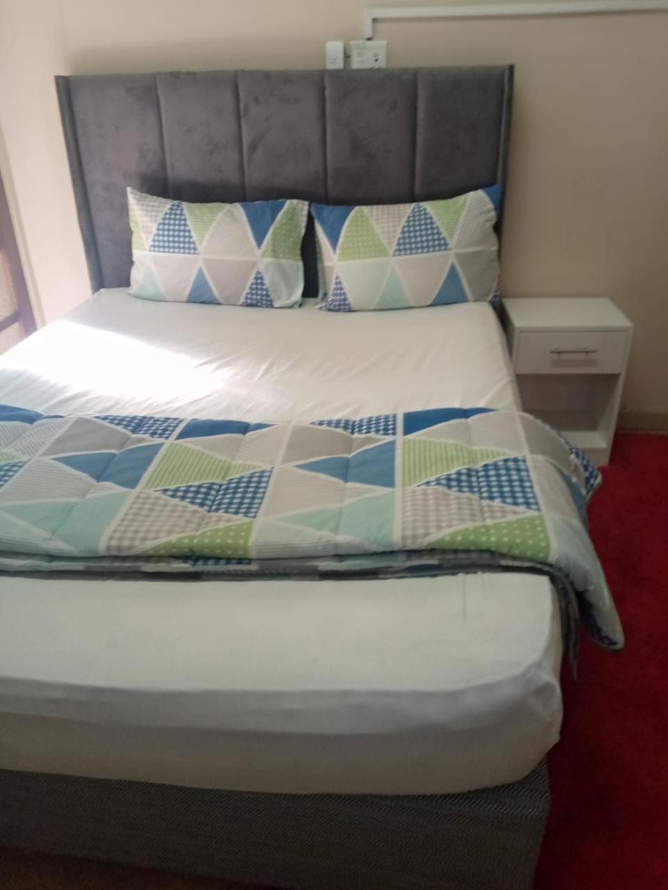 Triple S Hotel Белвил Екстериор снимка